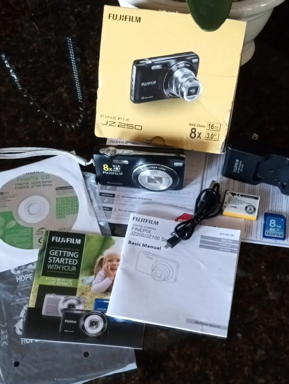 Fujifilm Black FinePix JZ250 Compact 8x Optical Zoom Camera with Case